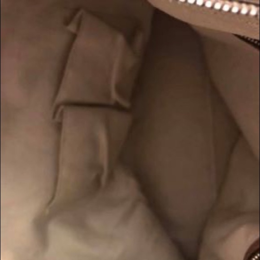 AUTHENTIC Gucci bag. Very good condition almost new. Dust bag included